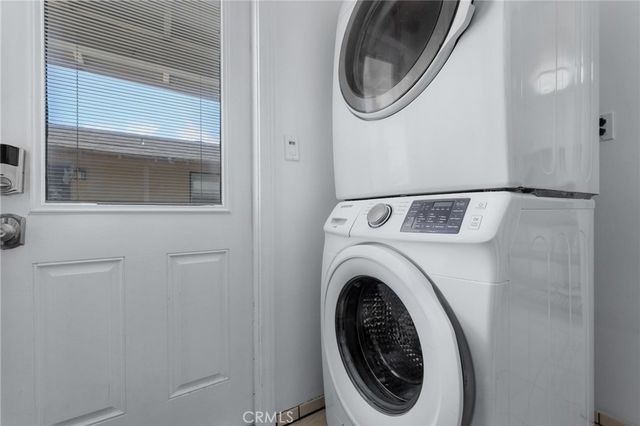240 Hampton Drive, Venice, CA 90291