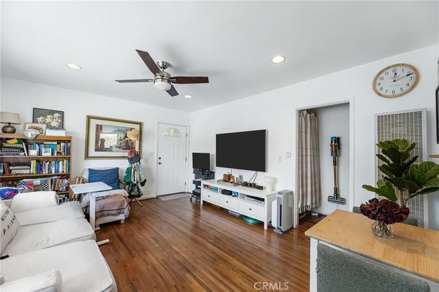 240 Hampton Drive, Venice, CA 90291