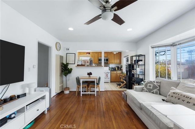 240 Hampton Drive, Venice, CA 90291