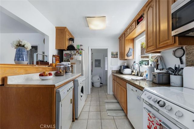240 Hampton Drive, Venice, CA 90291
