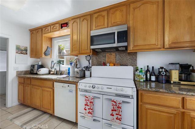 240 Hampton Drive, Venice, CA 90291