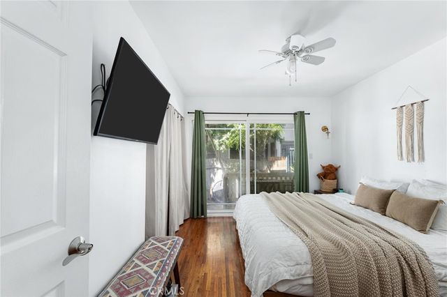 240 Hampton Drive, Venice, CA 90291