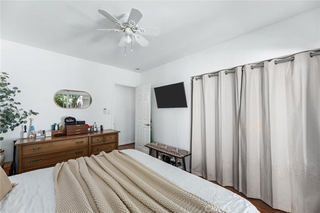 240 Hampton Drive, Venice, CA 90291