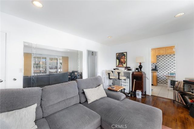 240 Hampton Drive, Venice, CA 90291