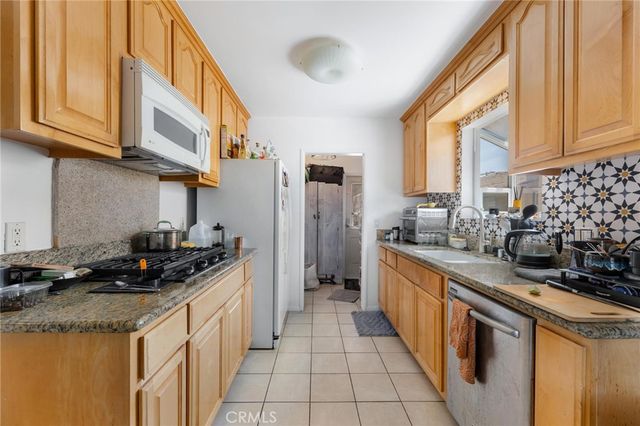 240 Hampton Drive, Venice, CA 90291