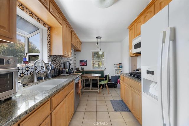 240 Hampton Drive, Venice, CA 90291