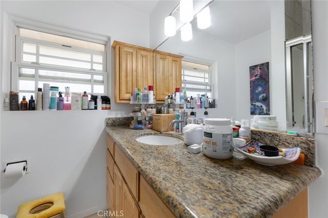 240 Hampton Drive, Venice, CA 90291