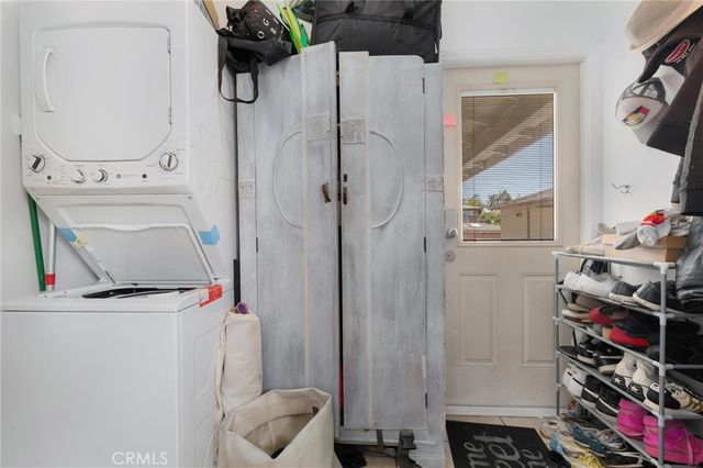 240 Hampton Drive, Venice, CA 90291