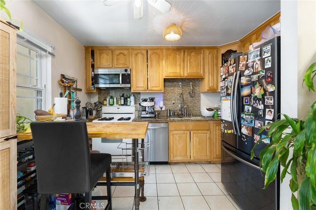 240 Hampton Drive, Venice, CA 90291