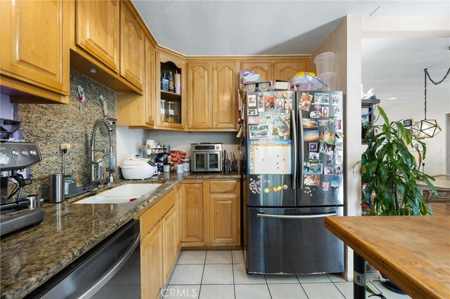 240 Hampton Drive, Venice, CA 90291
