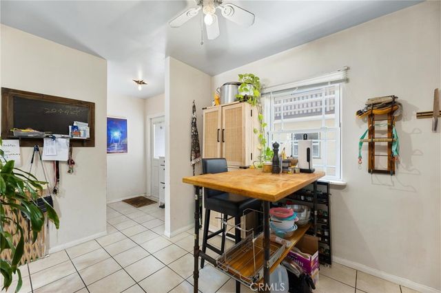 240 Hampton Drive, Venice, CA 90291
