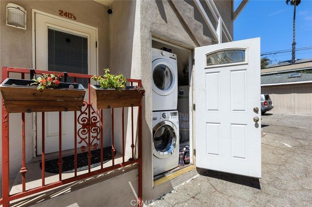 240 Hampton Drive, Venice, CA 90291