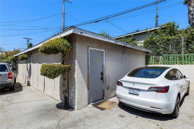 240 Hampton Drive, Venice, CA 90291