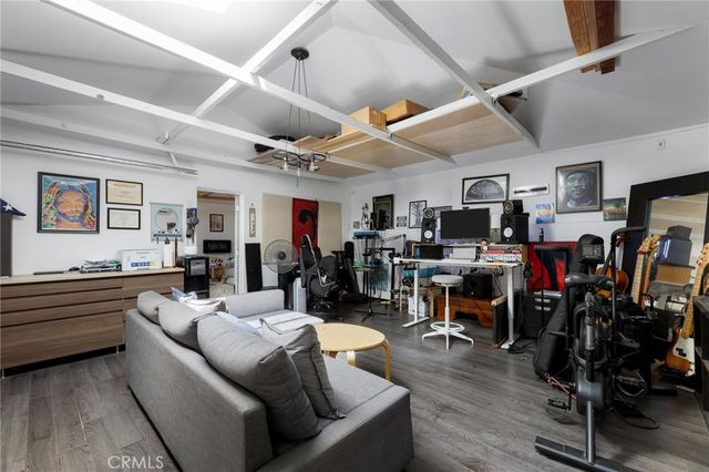 240 Hampton Drive, Venice, CA 90291