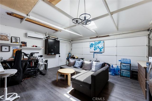 240 Hampton Drive, Venice, CA 90291