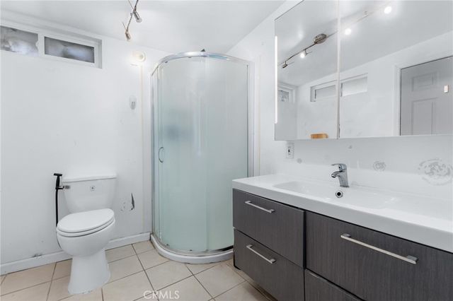 240 Hampton Drive, Venice, CA 90291