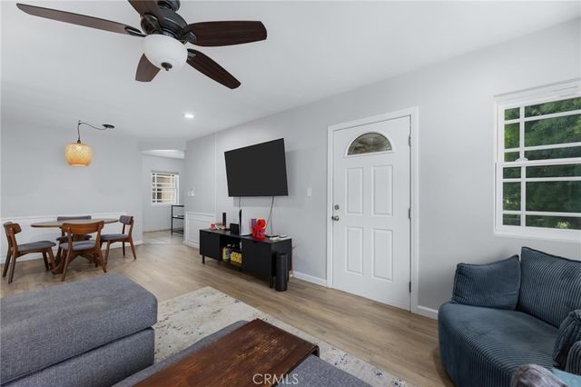 240 Hampton Drive, Venice, CA 90291