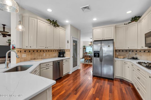 490 Arlington Avenue S, Bayville, NJ 08721