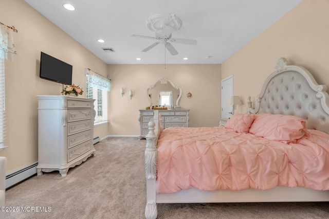 490 Arlington Avenue S, Bayville, NJ 08721