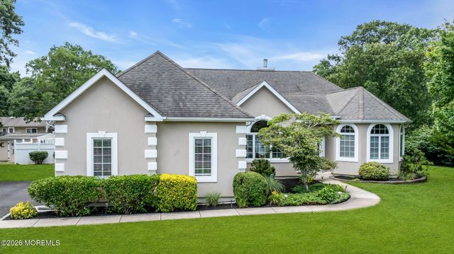 490 Arlington Avenue S, Bayville, NJ 08721