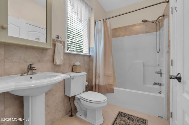 490 Arlington Avenue S, Bayville, NJ 08721