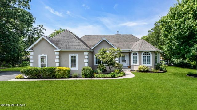 490 Arlington Avenue S, Bayville, NJ 08721