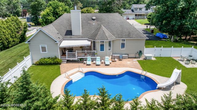 490 Arlington Avenue S, Bayville, NJ 08721