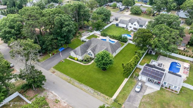 490 Arlington Avenue S, Bayville, NJ 08721