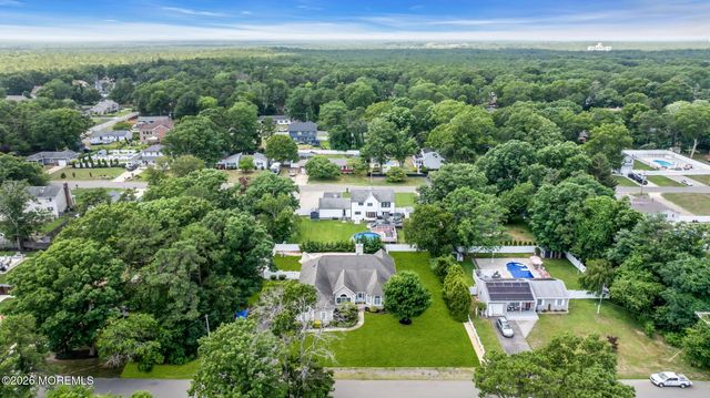 490 Arlington Avenue S, Bayville, NJ 08721