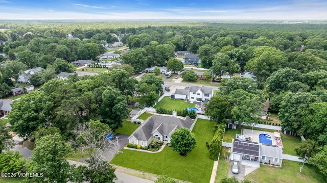 490 Arlington Avenue S, Bayville, NJ 08721