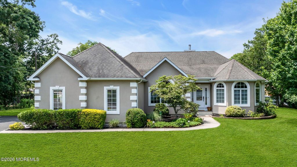 490 Arlington Avenue S, Bayville, NJ 08721