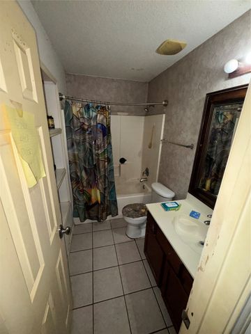 4712 Barnhill Lane, Fort Worth, TX 76135