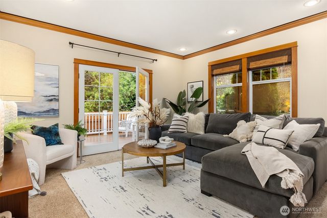 9641 NE North Town Loop, Bainbridge Island, WA 98110