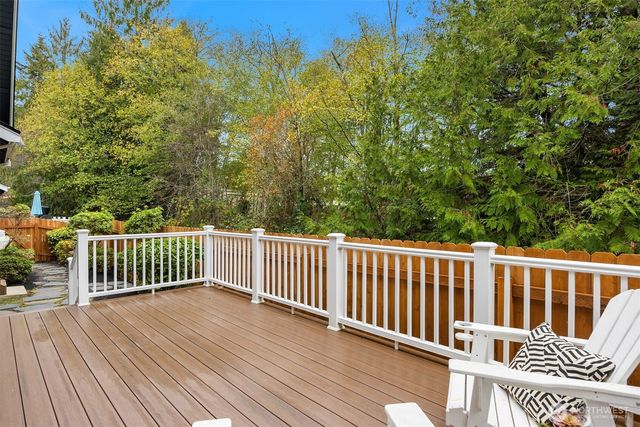 9641 NE North Town Loop, Bainbridge Island, WA 98110