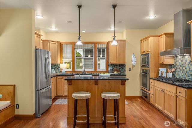 9641 NE North Town Loop, Bainbridge Island, WA 98110