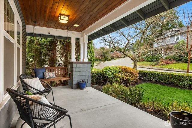 9641 NE North Town Loop, Bainbridge Island, WA 98110