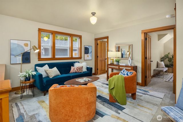 9641 NE North Town Loop, Bainbridge Island, WA 98110