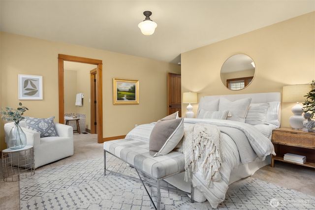 9641 NE North Town Loop, Bainbridge Island, WA 98110