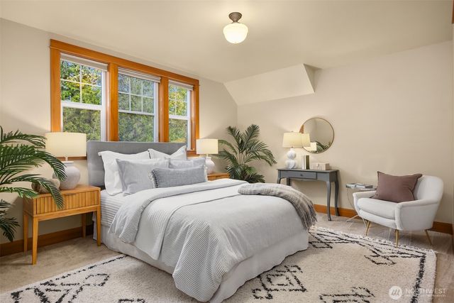 9641 NE North Town Loop, Bainbridge Island, WA 98110