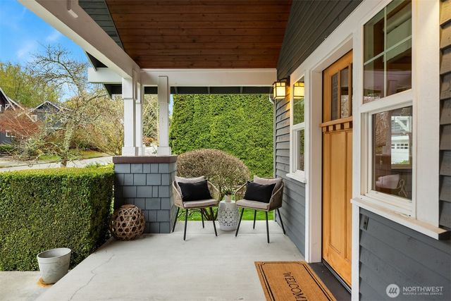 9641 NE North Town Loop, Bainbridge Island, WA 98110