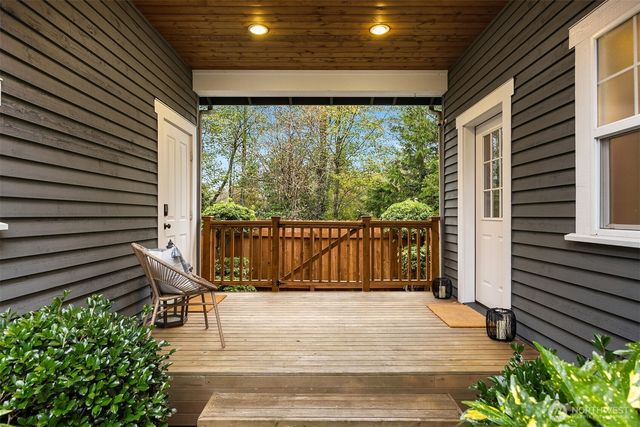 9641 NE North Town Loop, Bainbridge Island, WA 98110