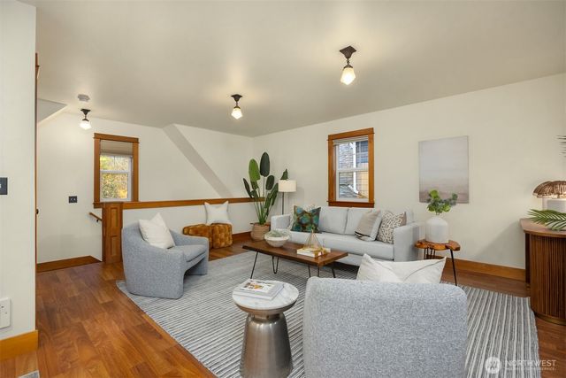 9641 NE North Town Loop, Bainbridge Island, WA 98110