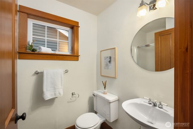 9641 NE North Town Loop, Bainbridge Island, WA 98110