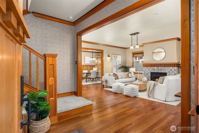 9641 NE North Town Loop, Bainbridge Island, WA 98110