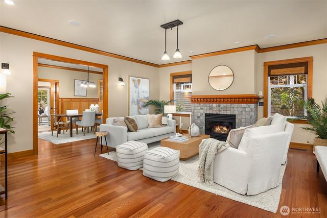 9641 NE North Town Loop, Bainbridge Island, WA 98110