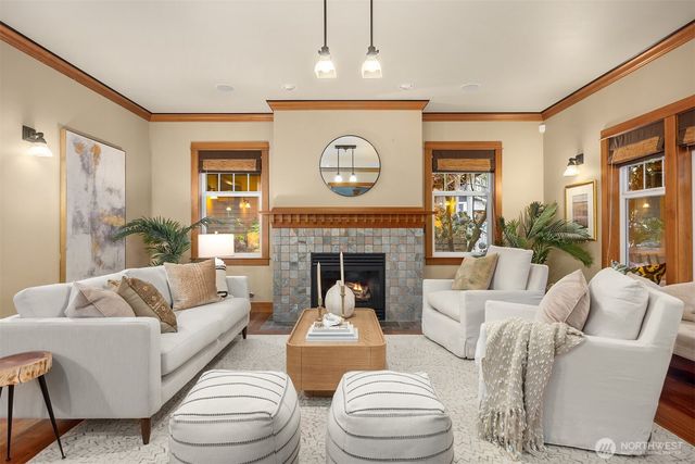 9641 NE North Town Loop, Bainbridge Island, WA 98110