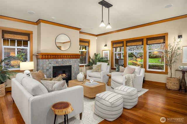 9641 NE North Town Loop, Bainbridge Island, WA 98110