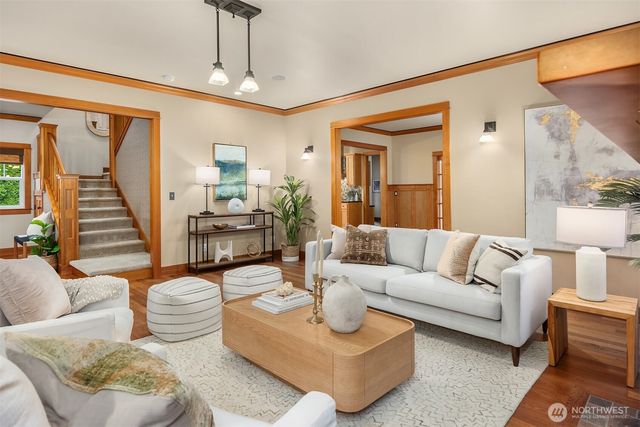 9641 NE North Town Loop, Bainbridge Island, WA 98110