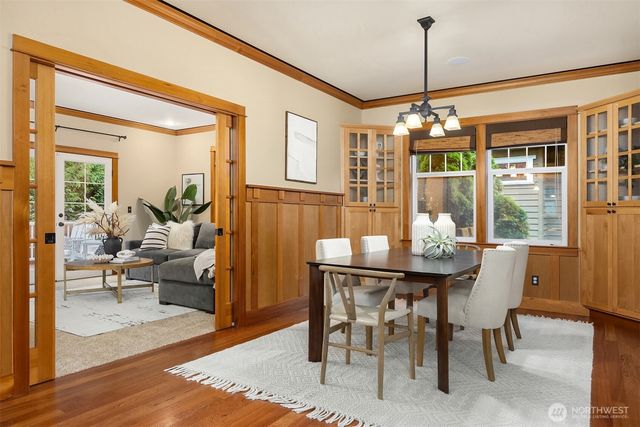 9641 NE North Town Loop, Bainbridge Island, WA 98110