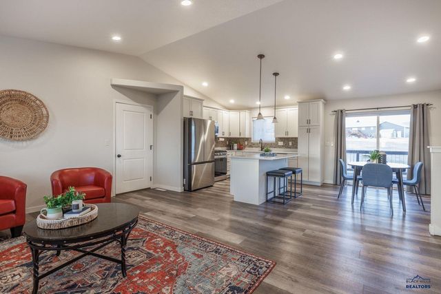 2714 WILDHORSE DR, Rapid City, SD 57703